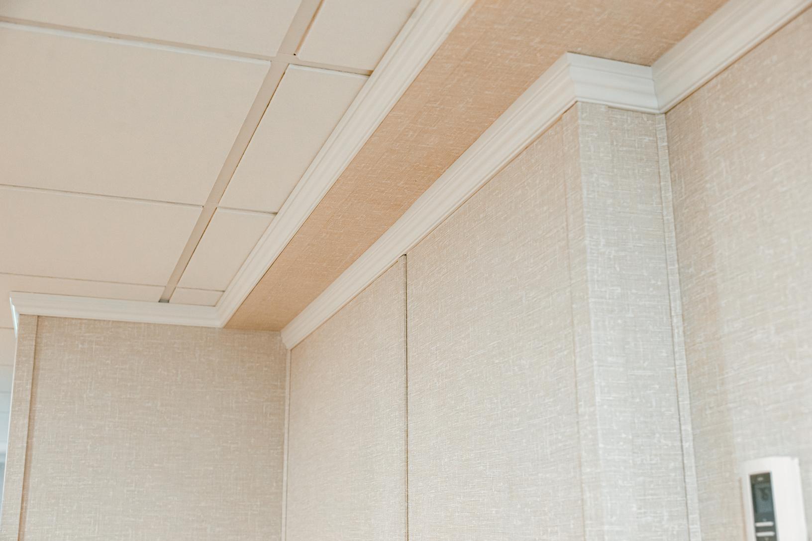 Crown molding for a basement wall/ceiling joint